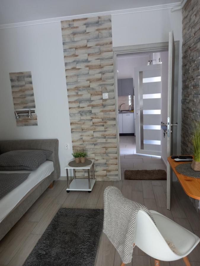 مبيت وإفطار Pápa Viola Vendeghaz المظهر الخارجي الصورة